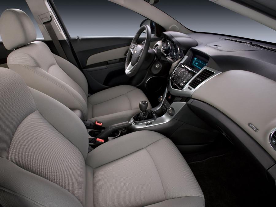  Chevrolet Cruze Eco 2010 года  (фото 2 из 7)